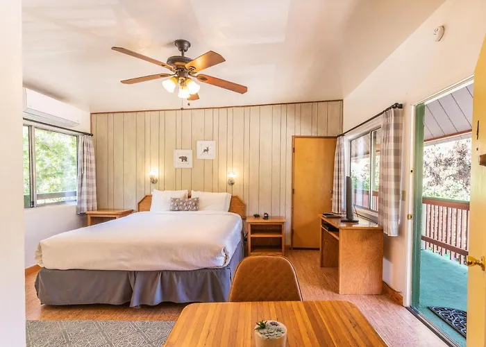 Buckeye Tree Lodge