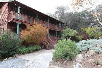 Buckeye Tree Hotel 3*